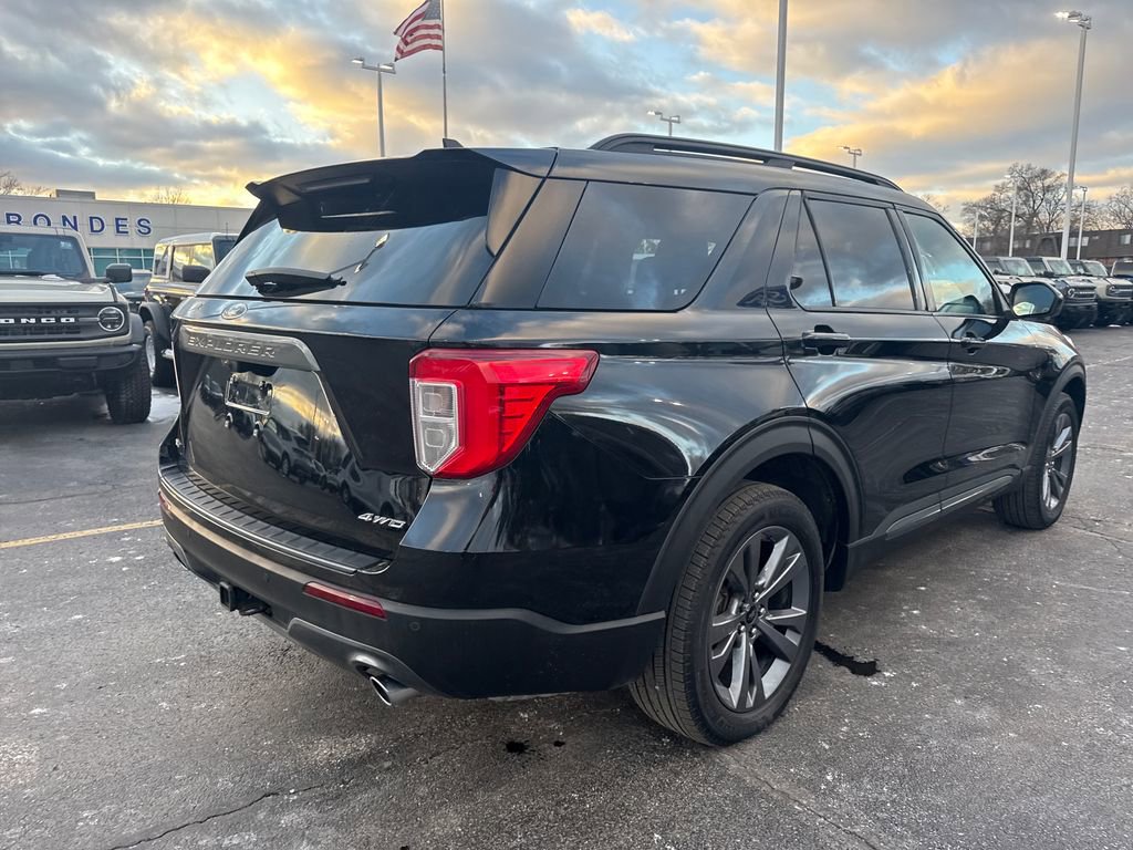 Used 2023 Ford Explorer XLT w/ Equipment Group 202A image 8
