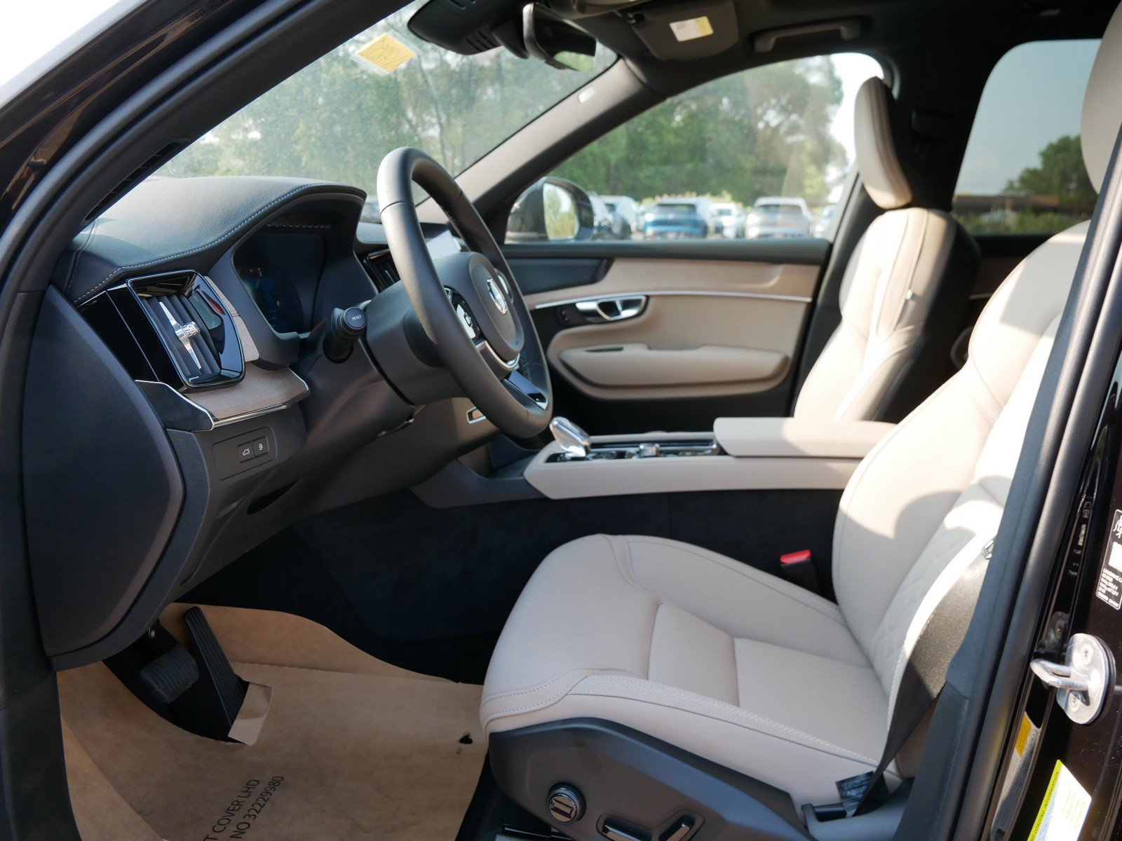 New 2026 Volvo XC90 T8 Plus w/ Protection Package Premier AWD/4WD image 5