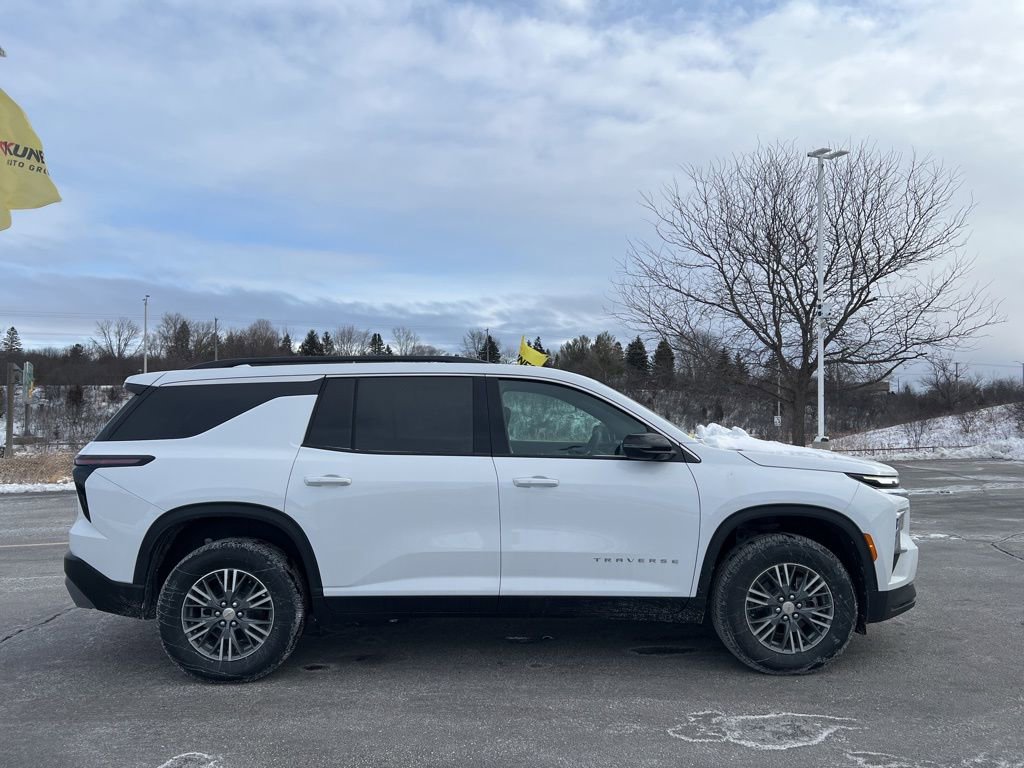 New 2026 Chevrolet Traverse LT image 3