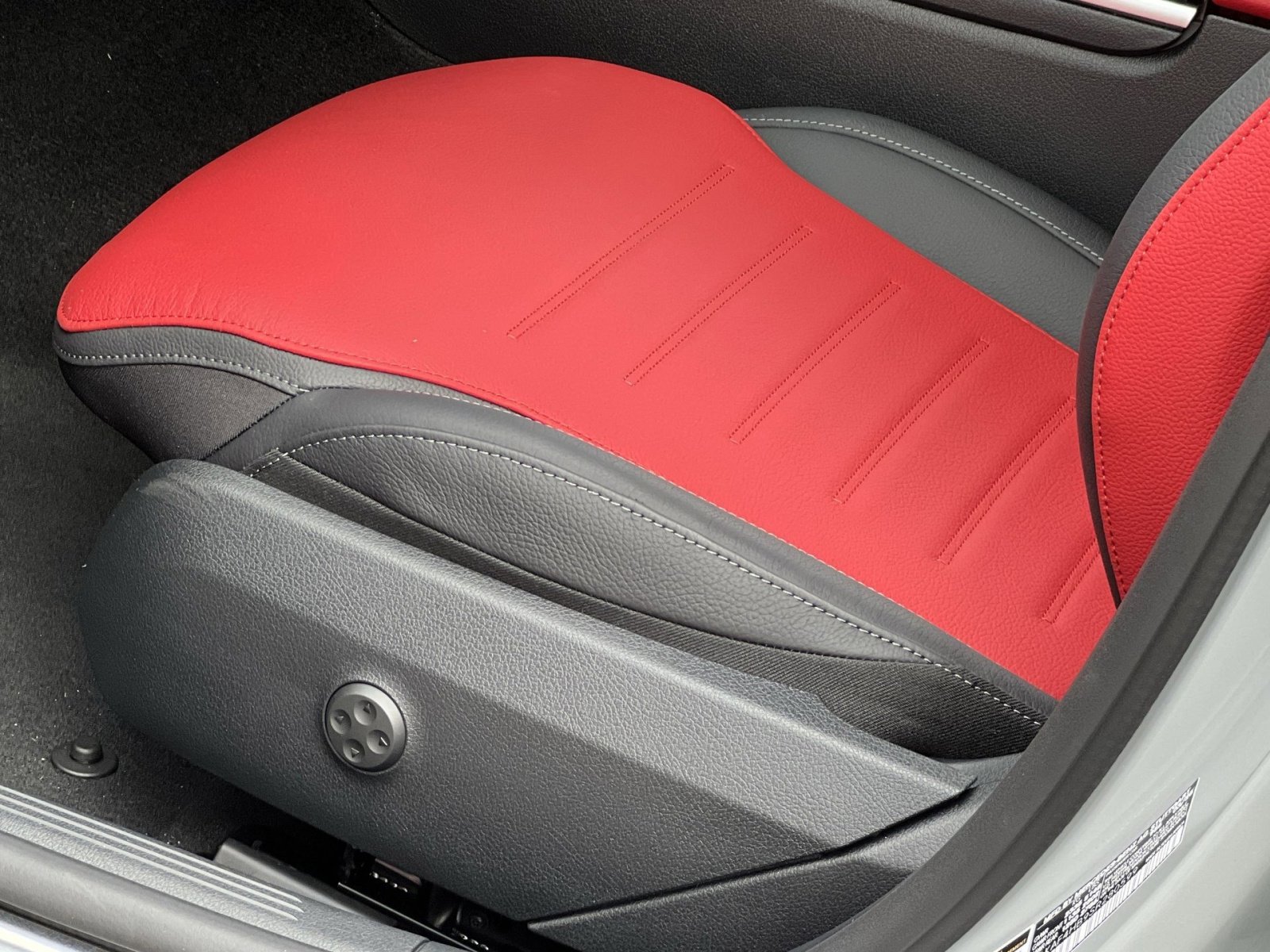 New 2025 Mercedes-Benz C 300 4MATIC Sedan image 12