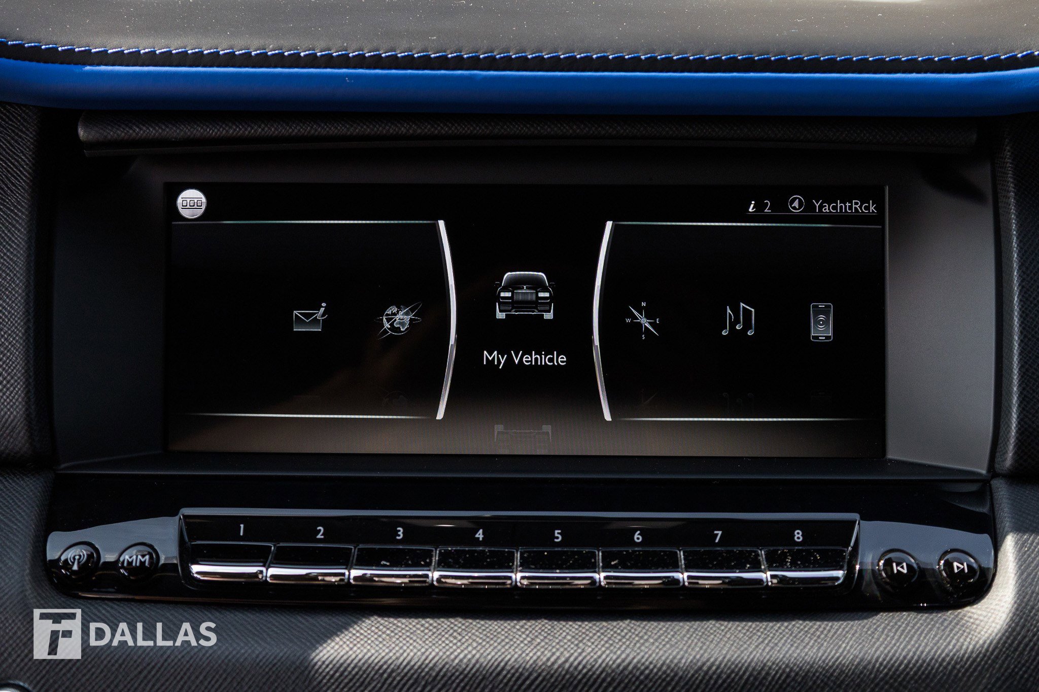 Used 2022 Rolls-Royce Cullinan Black Badge w/ Dark Exterior Package image 27