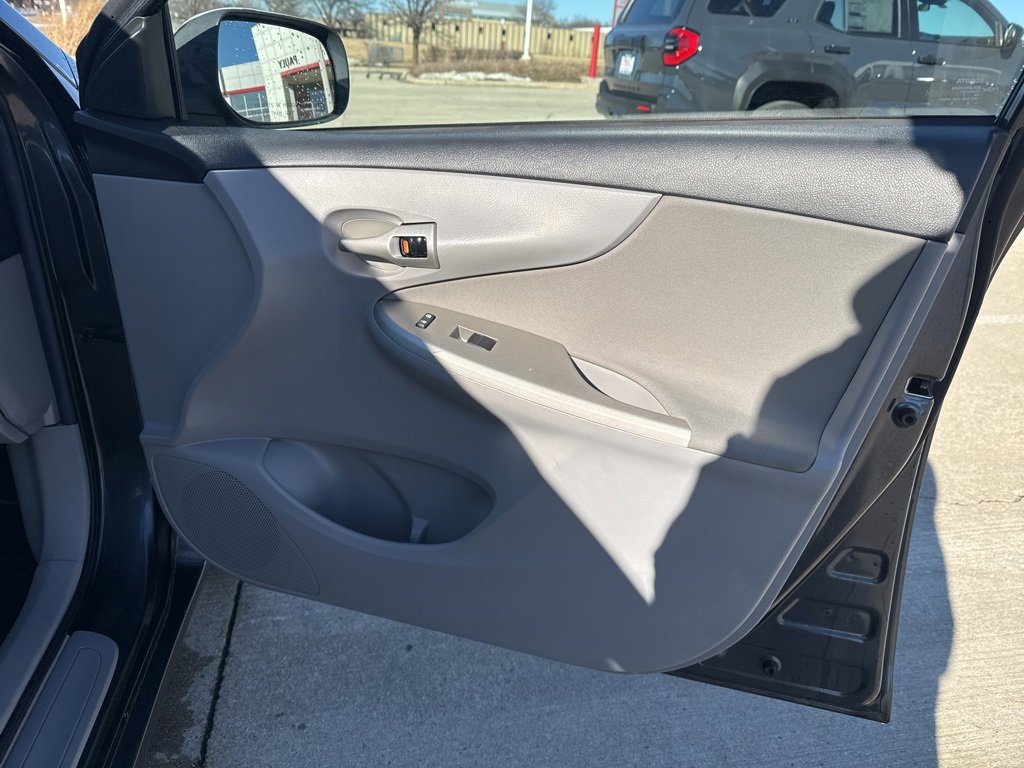 Used 2011 Toyota Corolla LE image 19