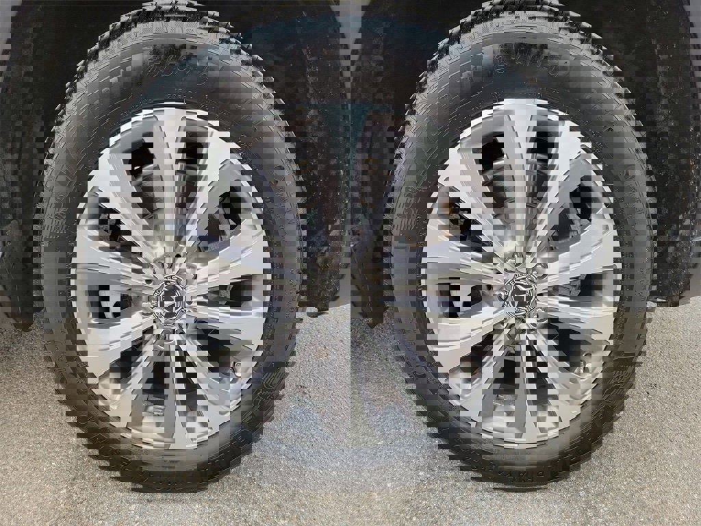 Used 2022 Mercedes-Benz GLE 350 4MATIC w/ Premium Package image 11