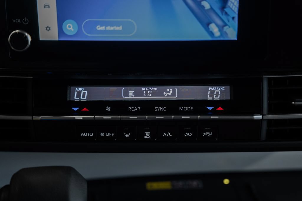 Used 2025 Toyota Sienna LE FWD image 21