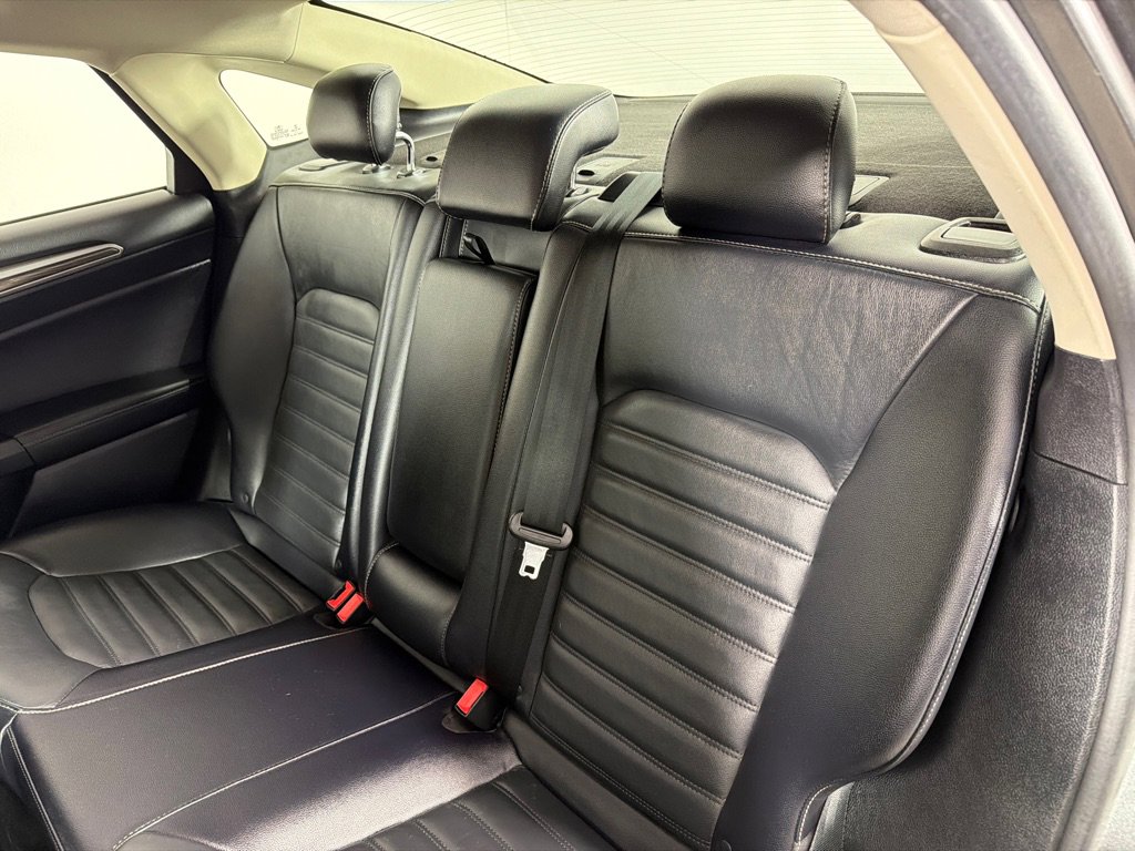 Used 2018 Ford Fusion SE image 19