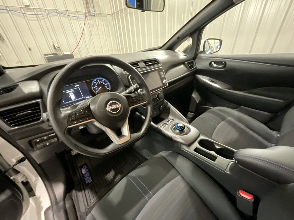 Used 2025 Nissan Leaf S image 14