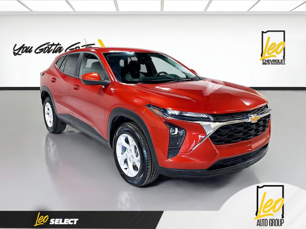 Used 2024 Chevrolet Trax LS w/ LS Convenience Package FWD image 3