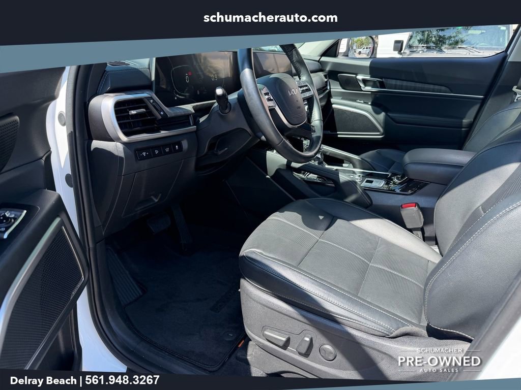 Used 2025 Kia Telluride EX w/ EX Captain's Chair Package FWD image 11