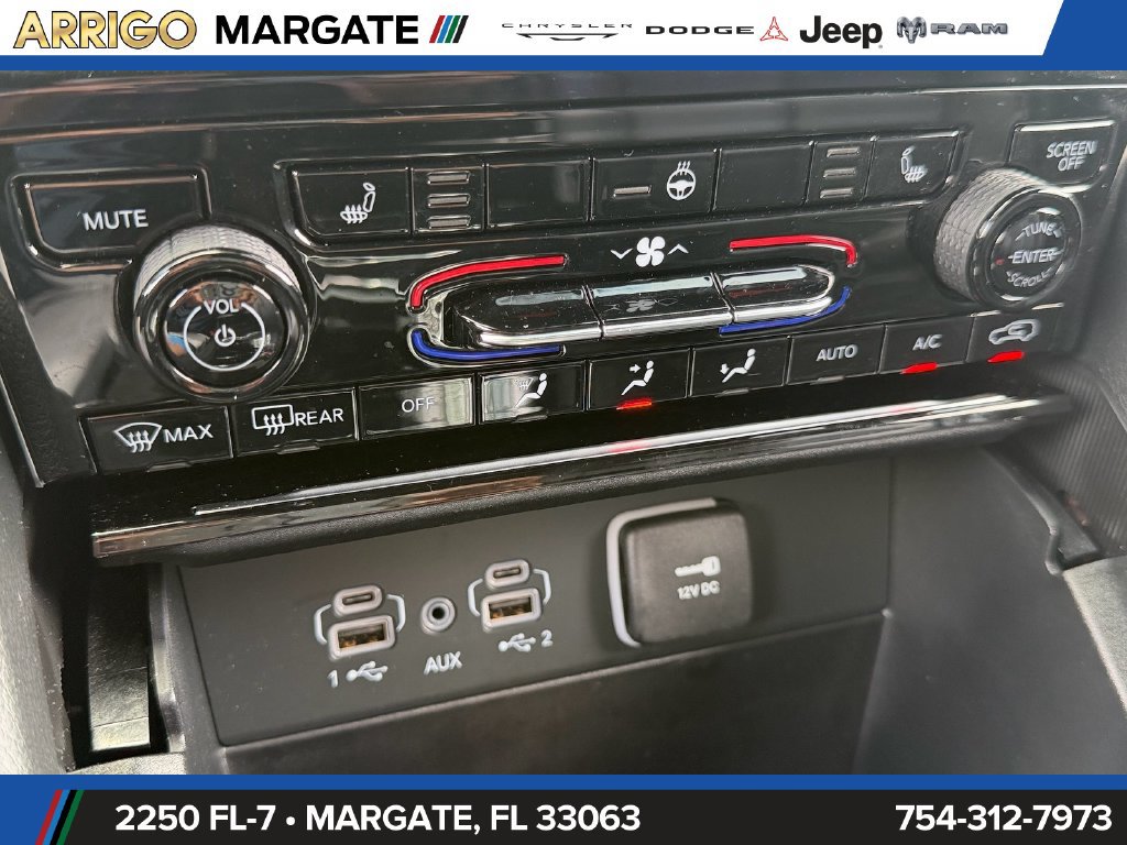 Certified 2025 Jeep Grand Cherokee Limited w/ Black Appearance Package RWD image 25