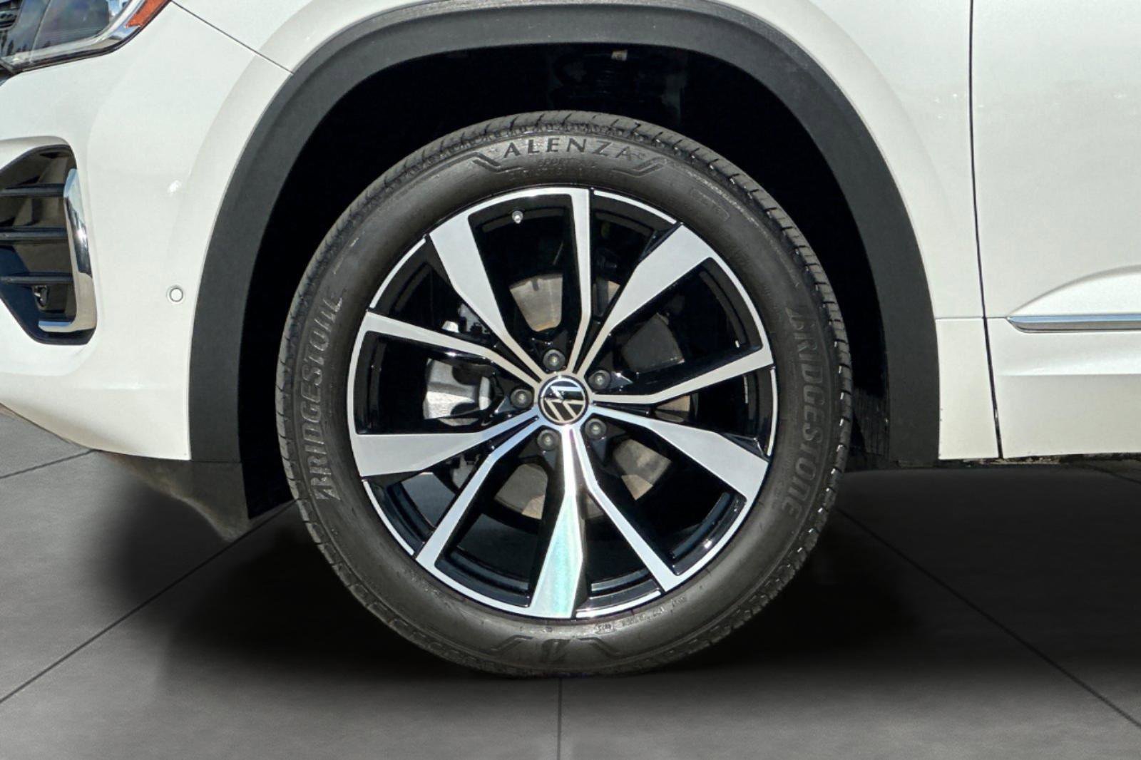 Used 2024 Volkswagen Atlas Cross Sport SEL Premium R-Line image 33