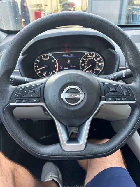 Used 2025 Nissan Altima 2.5 SV FWD image 8