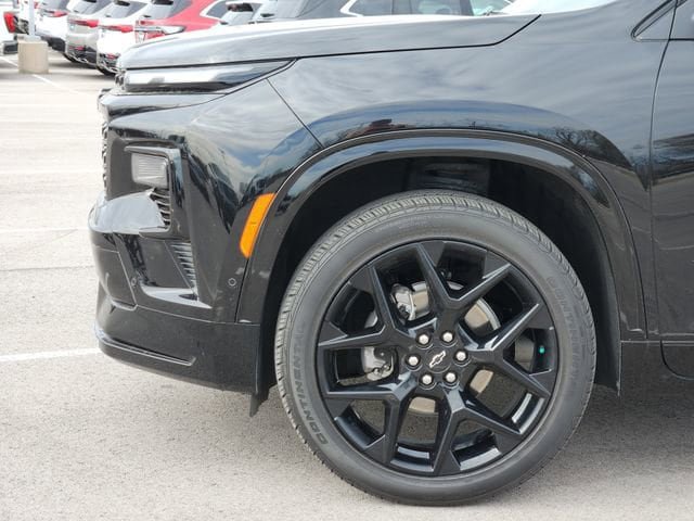 Used 2025 Chevrolet Traverse RS image 8