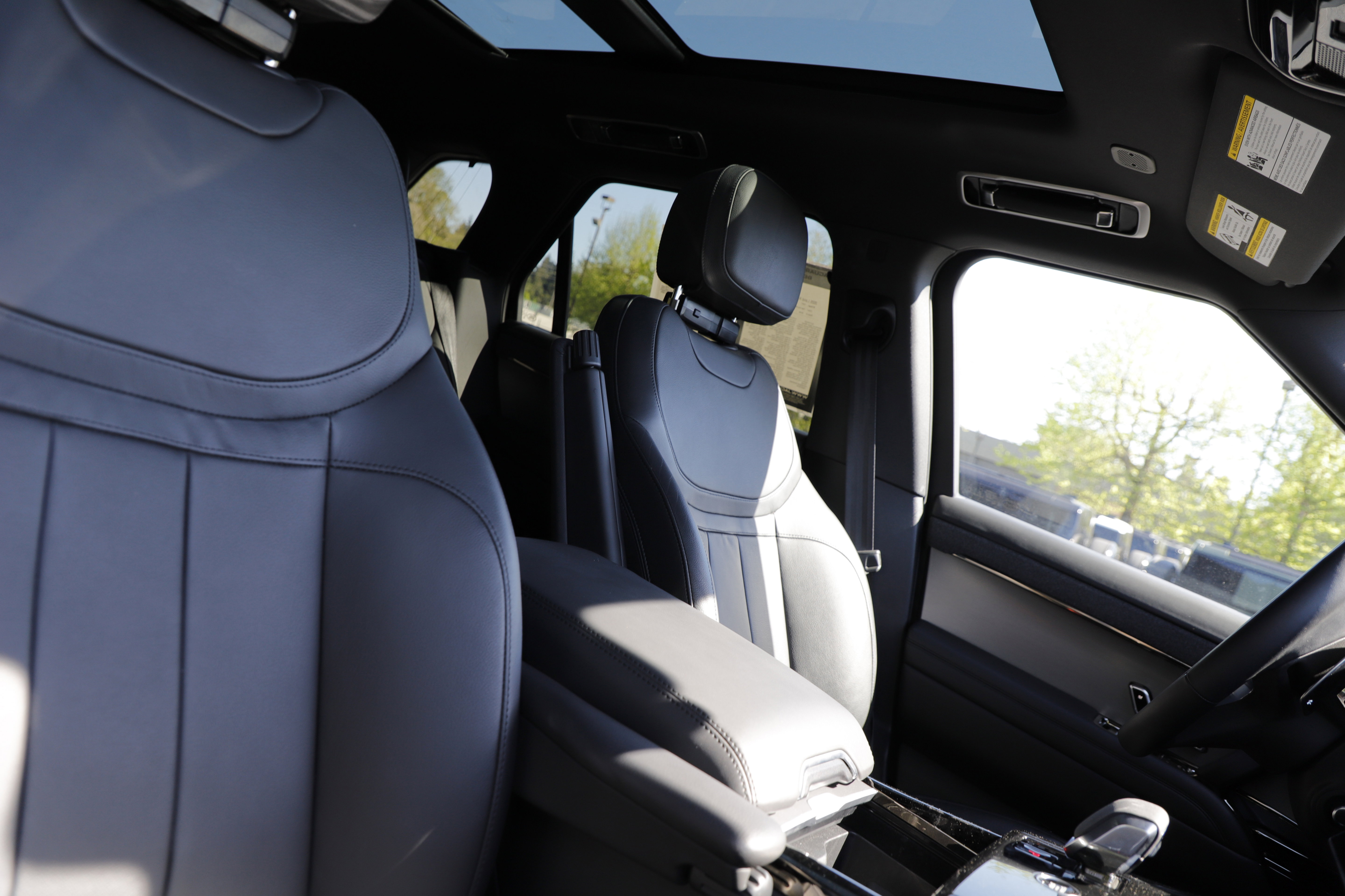 Certified 2025 Land Rover Range Rover Sport AWD/4WD image 12