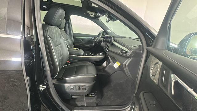 Used 2025 Buick Enclave Avenir w/ Trailering Package, 5000 lbs. FWD image 32