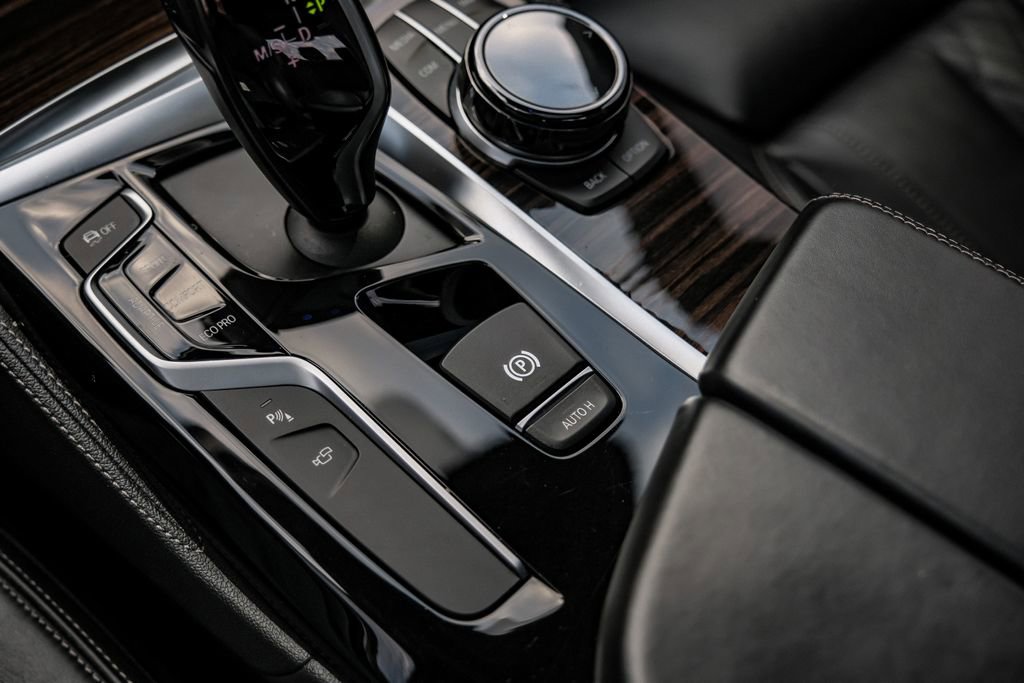 Used 2018 BMW 540i xDrive w/ M Sport Package image 26