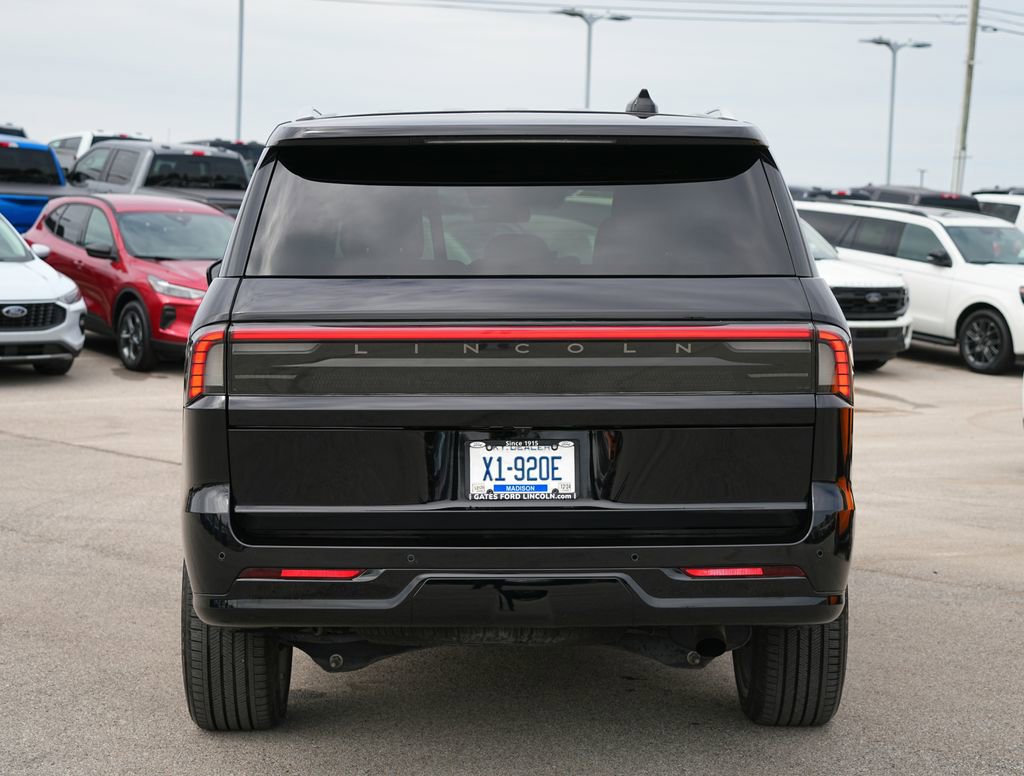 Used 2025 Lincoln Navigator Reserve AWD/4WD image 8