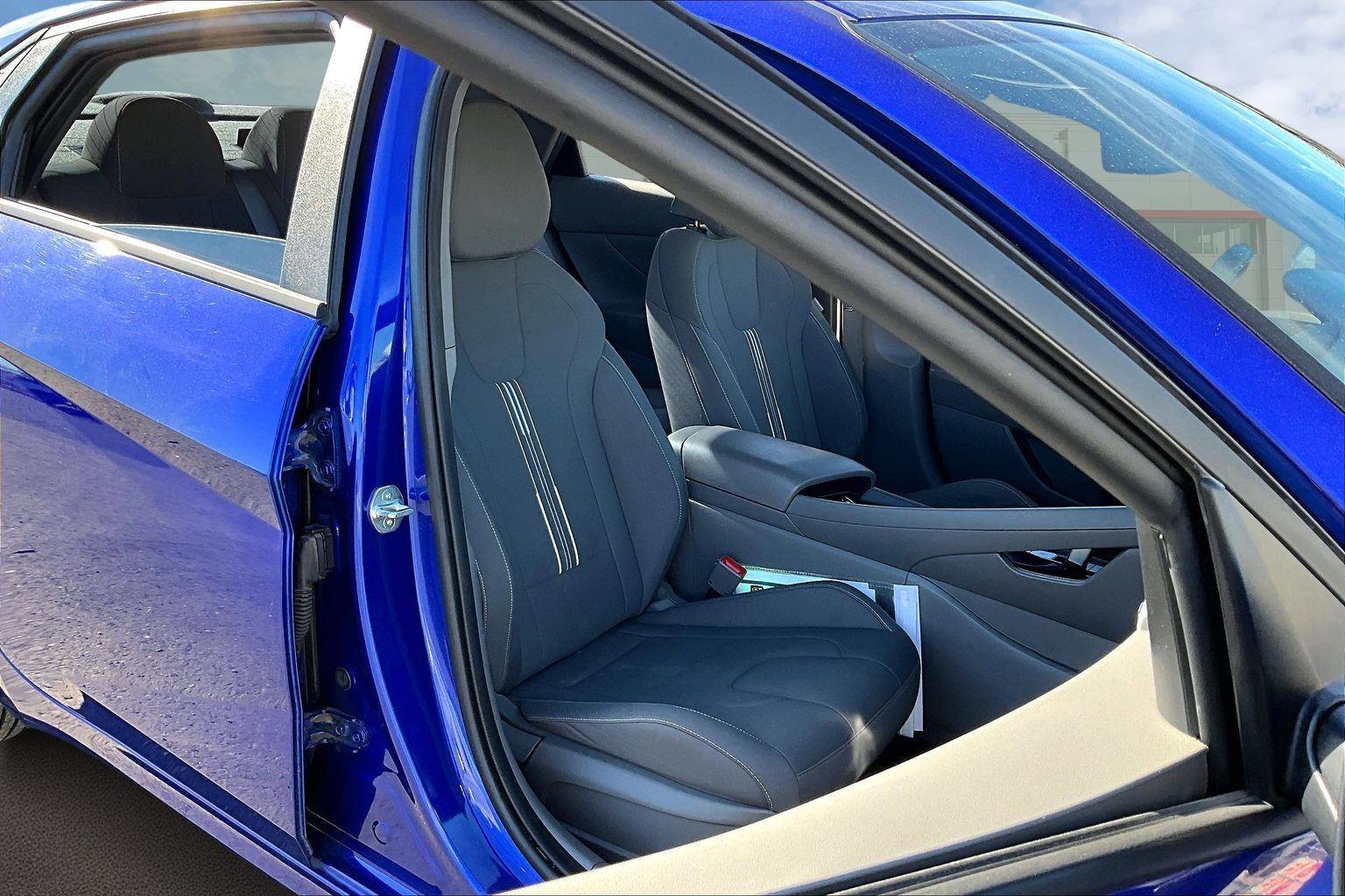 Used 2023 Hyundai Elantra Blue image 7