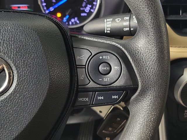 Used 2021 Toyota RAV4 LE AWD/4WD image 25