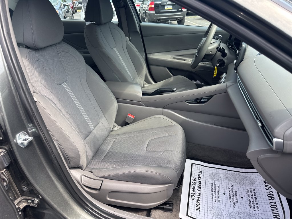 Used 2024 Hyundai Elantra SE FWD image 21