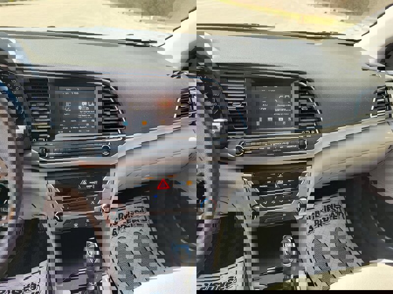 Used 2017 Hyundai Elantra SE image 12