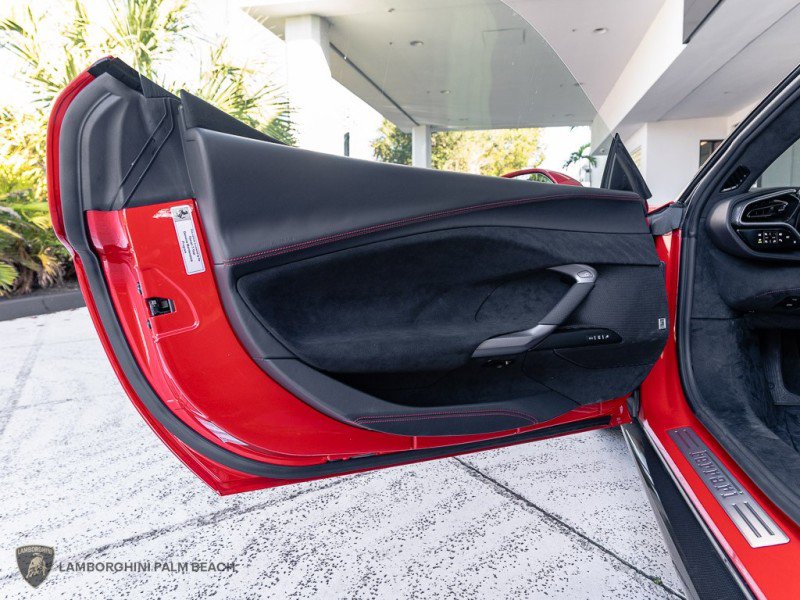 Used 2025 Ferrari 296 GTS image 33