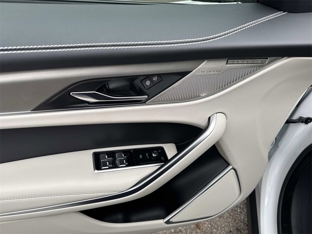 Used 2025 Jaguar F-PACE R-Dynamic S image 17