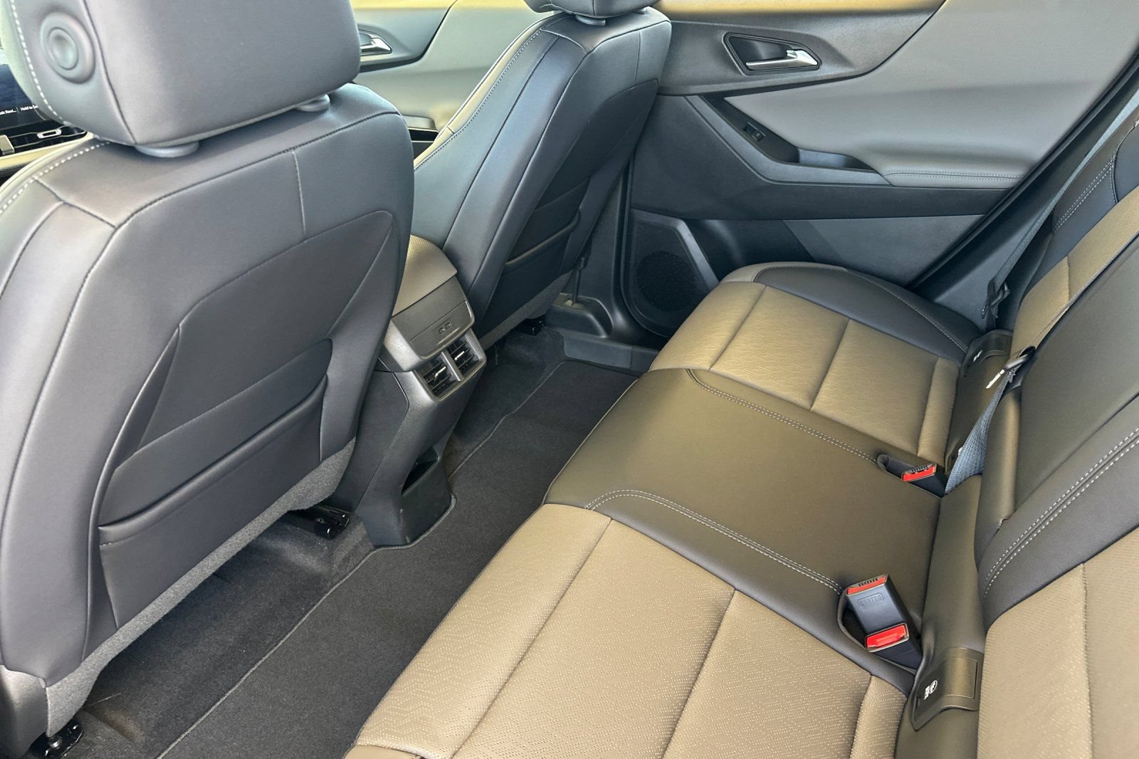 New 2026 Chevrolet Equinox LT w/ Convenience Package II FWD image 13