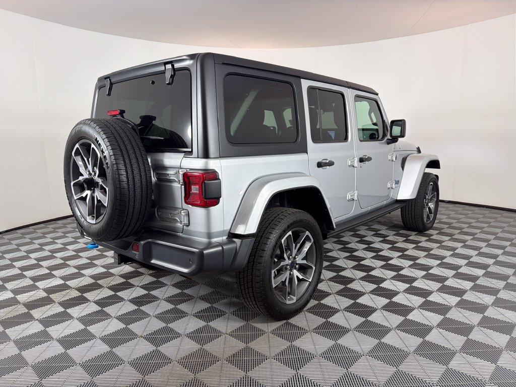 Used 2024 Jeep Wrangler Unlimited w/ Convenience Group AWD/4WD image 3