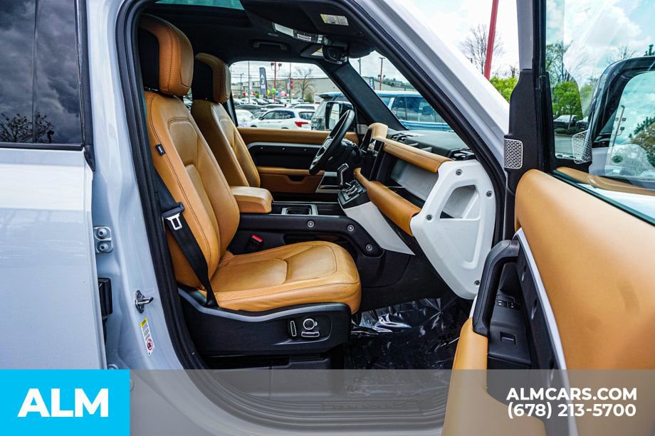 Used 2023 Land Rover Defender 130 SE image 25