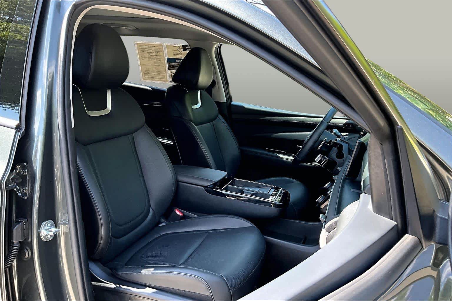 Used 2025 Hyundai Tucson Limited AWD/4WD image 16