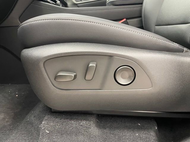 New 2026 Chevrolet Traverse LT w/ Driver Confidence Package AWD/4WD image 9