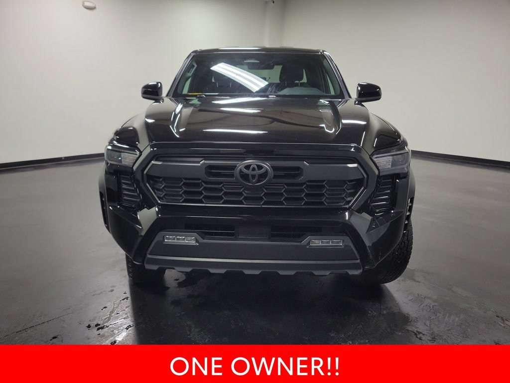 Used 2025 Toyota Tacoma TRD Off-Road AWD/4WD image 3