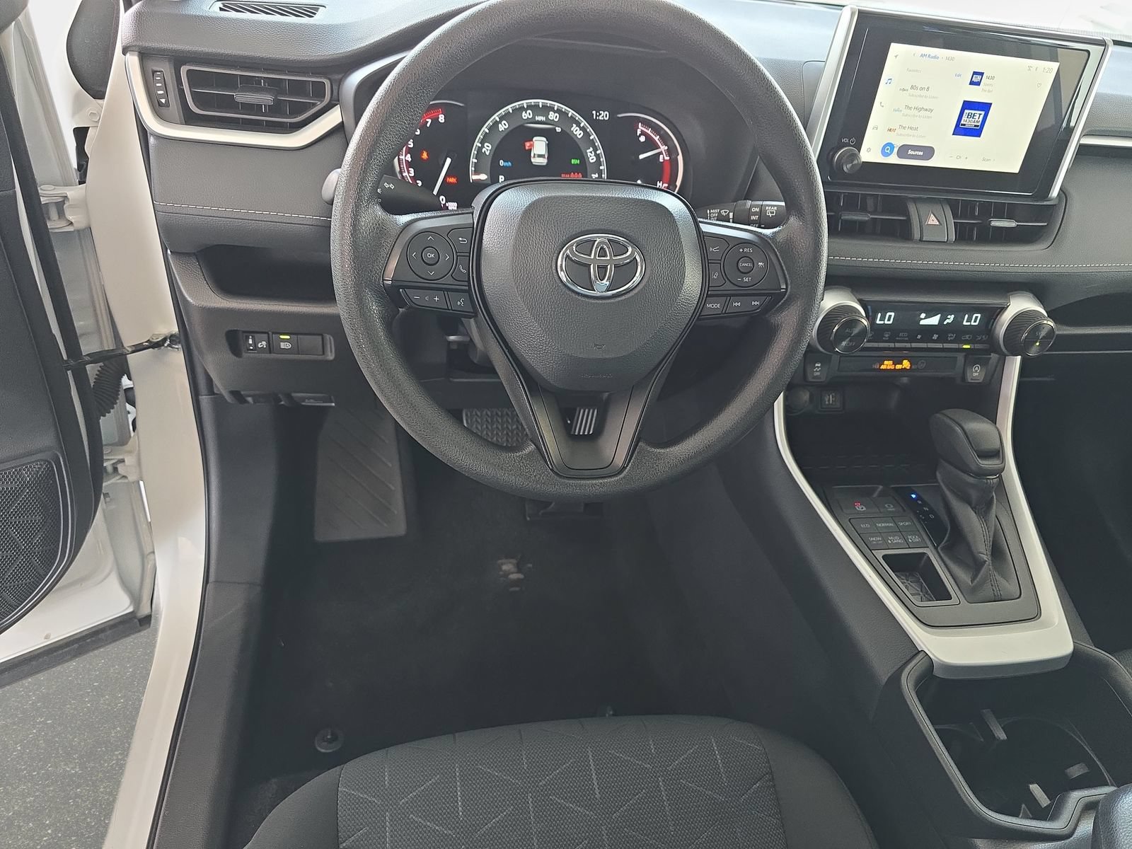 Used 2025 Toyota RAV4 XLE AWD/4WD image 18