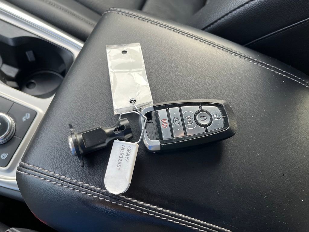 Used 2022 Ford Explorer Limited w/ Equipment Group 301A image 35