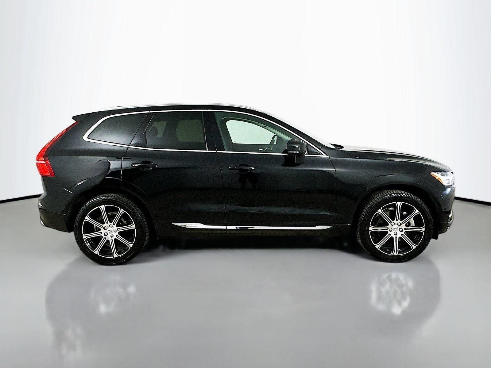 Used 2019 Volvo XC60 T6 Inscription w/ Protection Package Premier AWD/4WD image 4