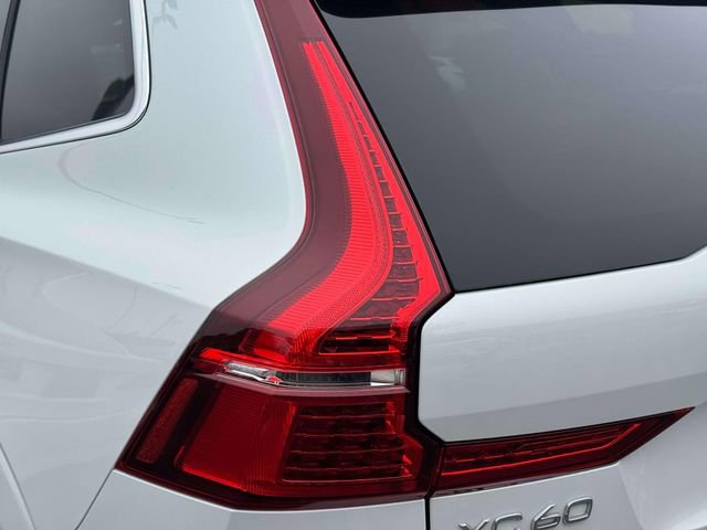 Used 2022 Volvo XC60 B5 Inscription w/ Advanced Package AWD/4WD image 13