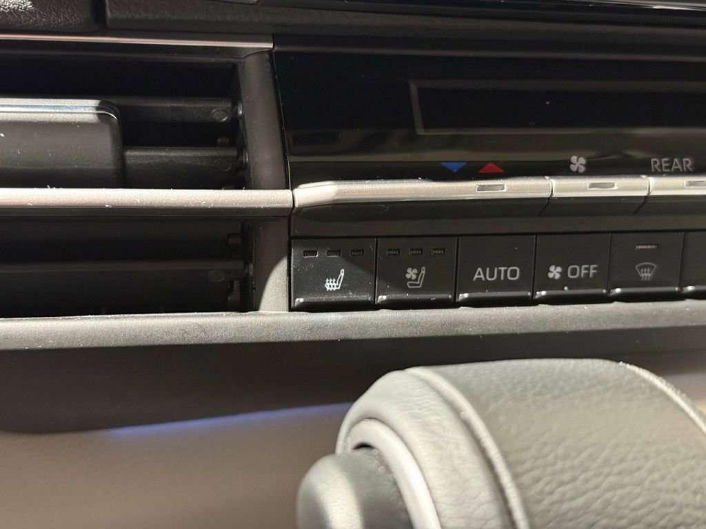 Certified 2024 Toyota Sienna Limited image 32