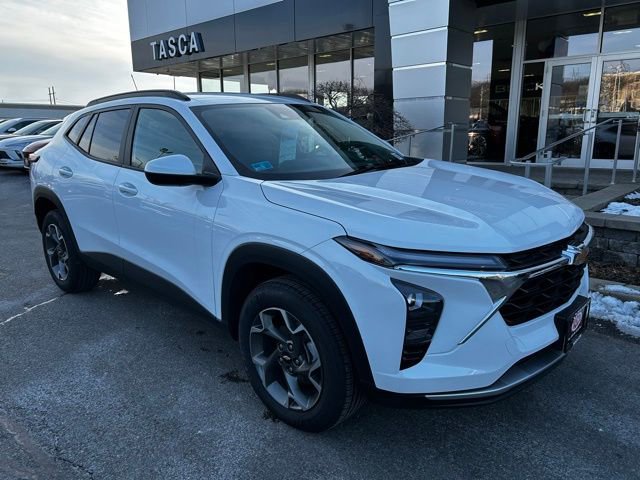 Used 2024 Chevrolet Trax LT image 1