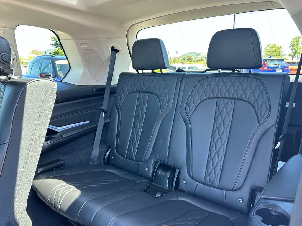 Used 2023 BMW X7 xDrive40i AWD/4WD image 33