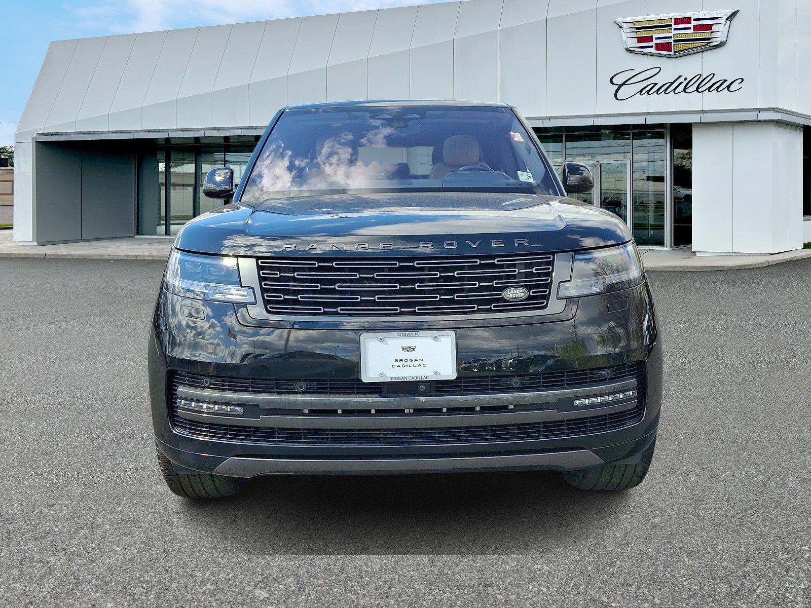 Used 2023 Land Rover Range Rover SE AWD/4WD image 2