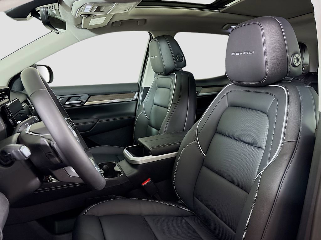 New 2026 GMC Terrain Denali w/ LPO, Black Badging Package image 20