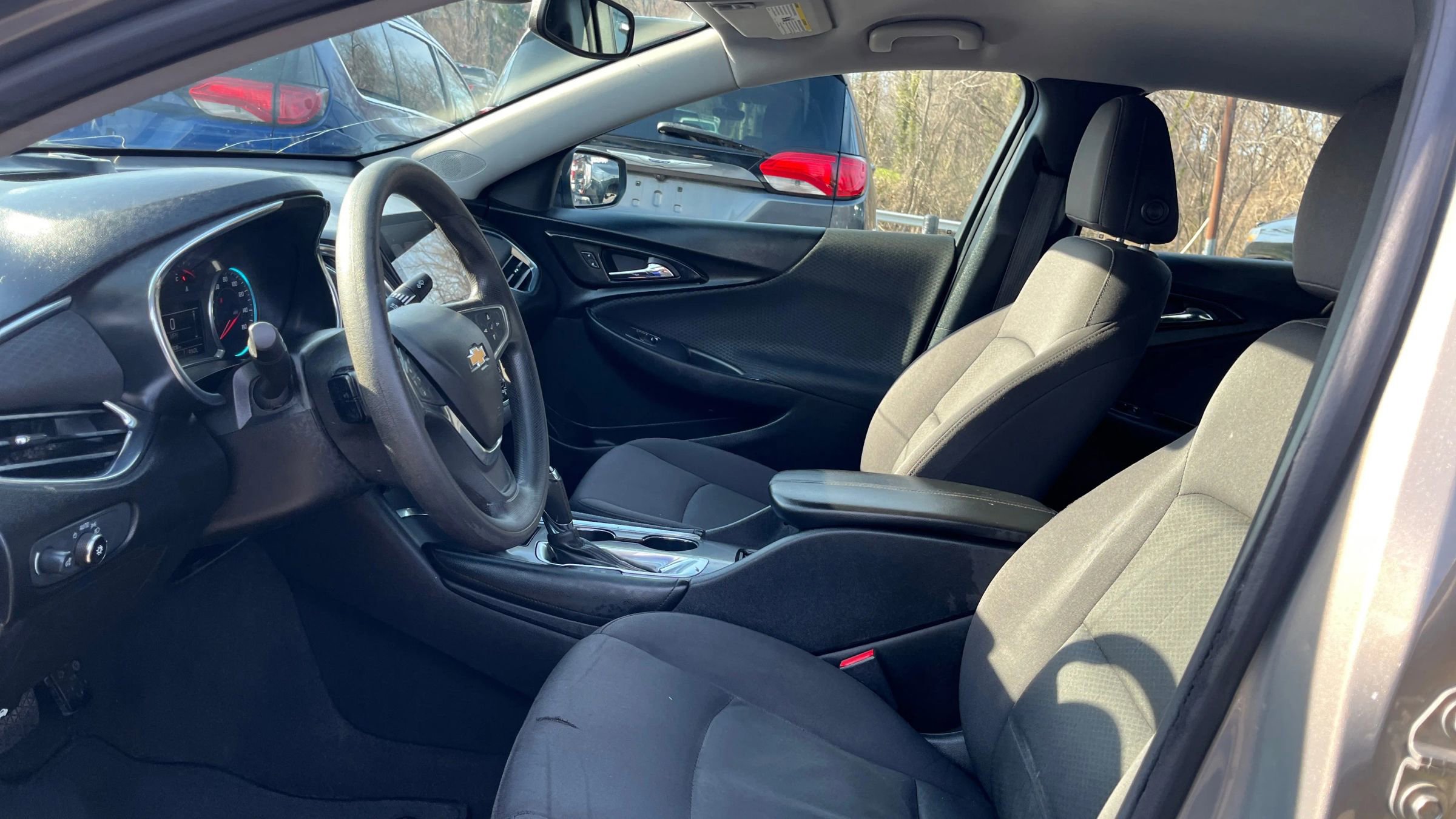 Used 2017 Chevrolet Malibu LT image 9