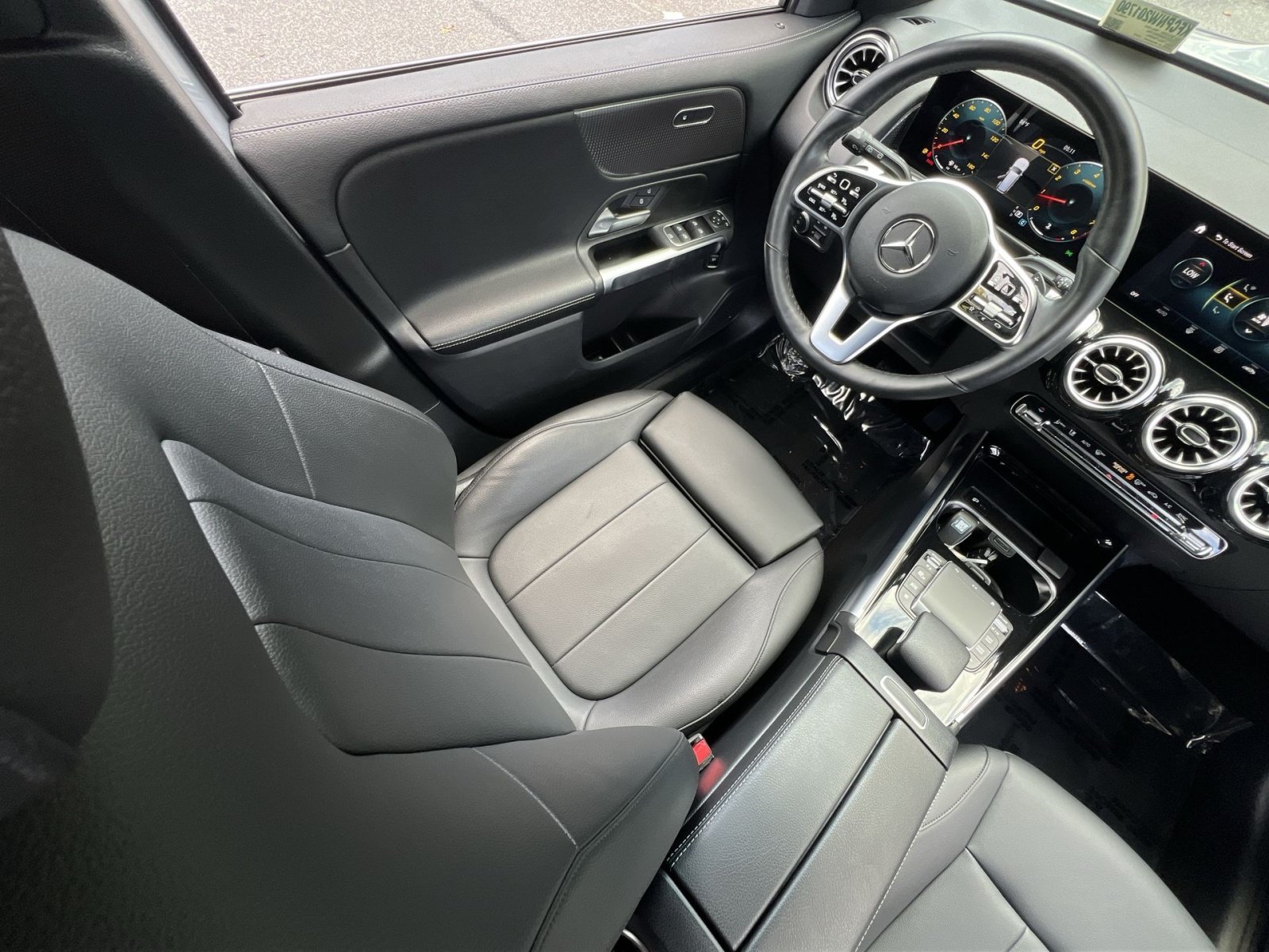 Used 2022 Mercedes-Benz GLB 250 4MATIC image 16