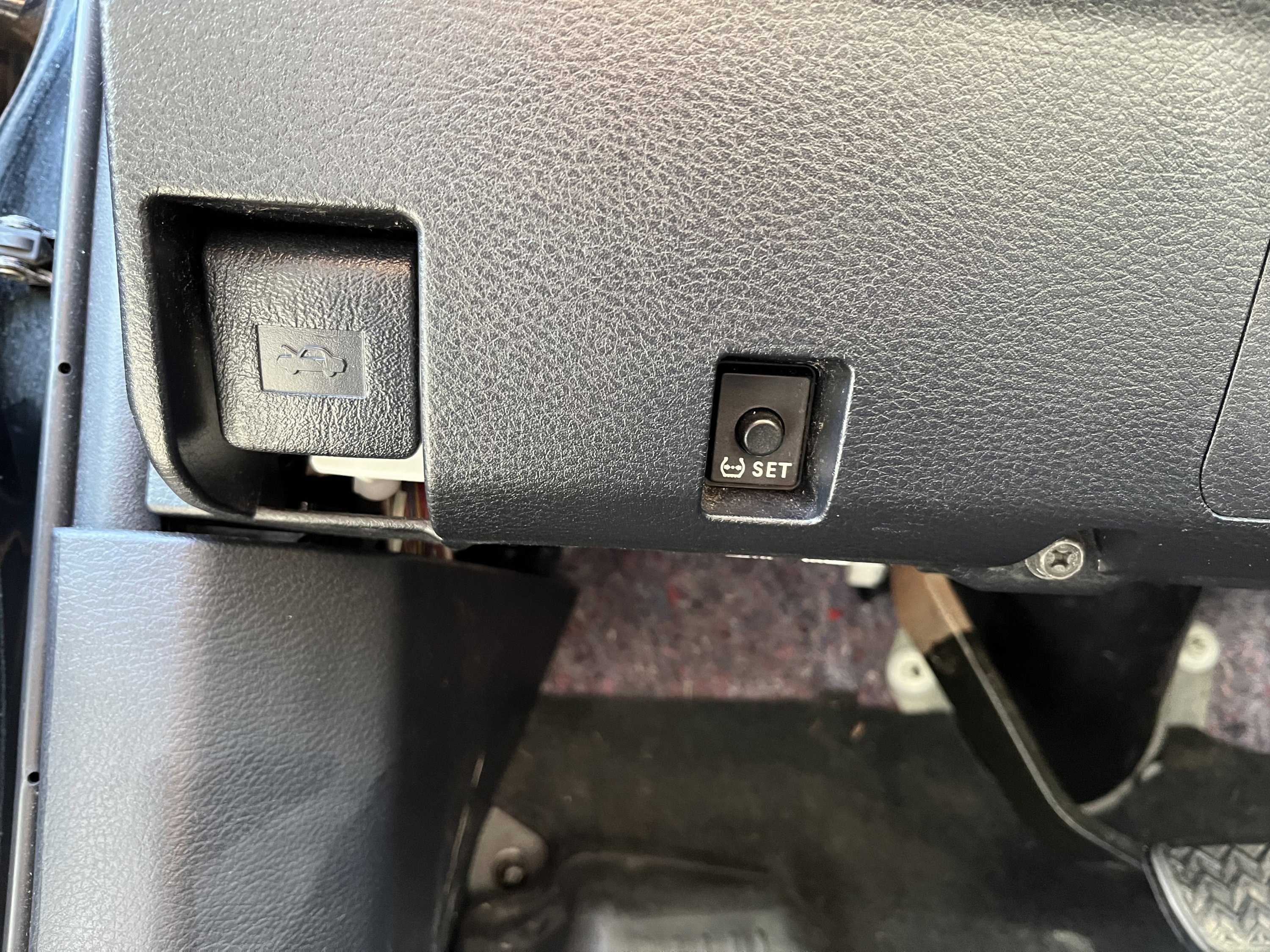 Used 2016 Toyota Tacoma SR5 w/ SR5 Appearance Package (SN) image 20