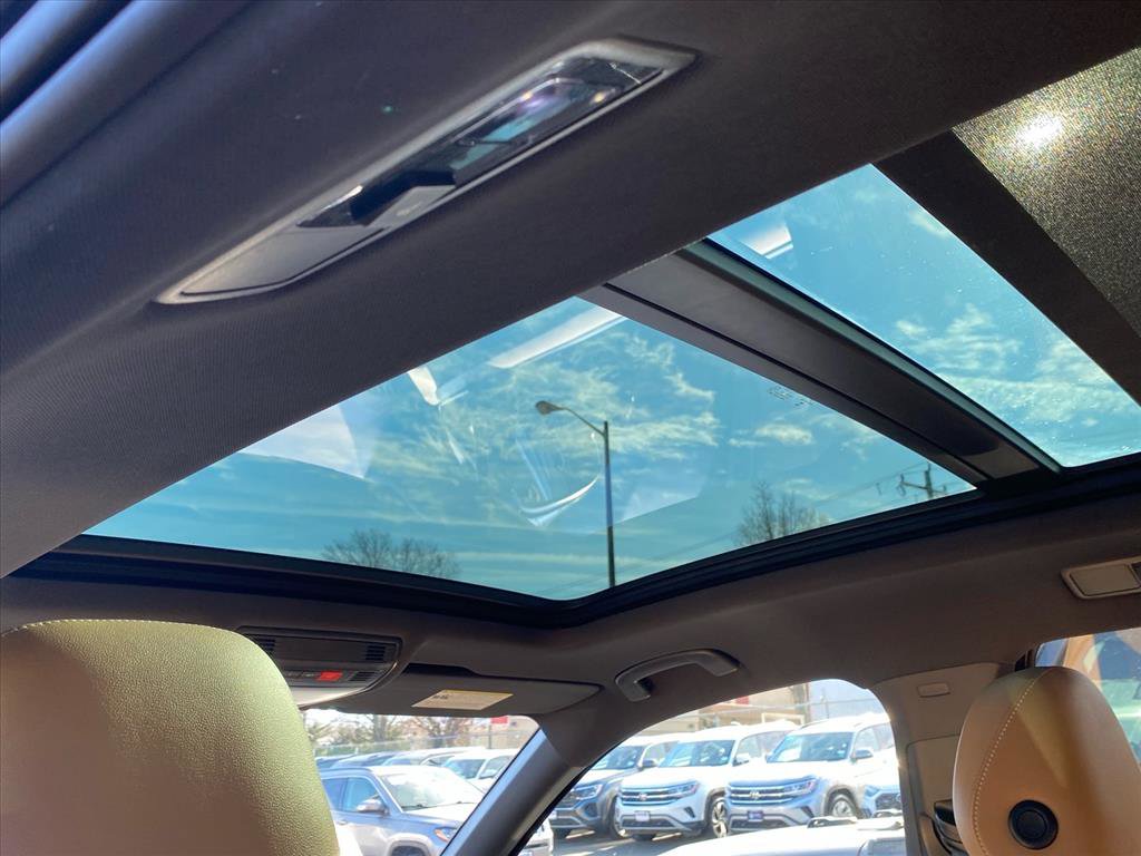 Certified 2023 Volkswagen Tiguan SE w/ Panoramic Sunroof Package image 19