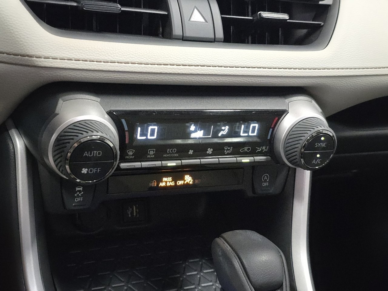 Certified 2024 Toyota RAV4 XLE w/ Convenience Package FWD image 28