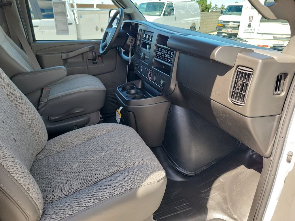 New 2026 Chevrolet Express 2500 w/ Communications Package RWD image 11