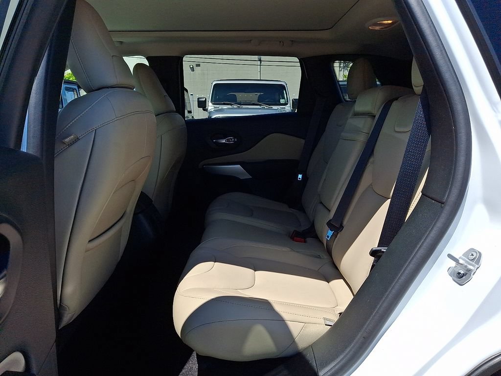Used 2018 Jeep Cherokee Limited AWD/4WD image 10