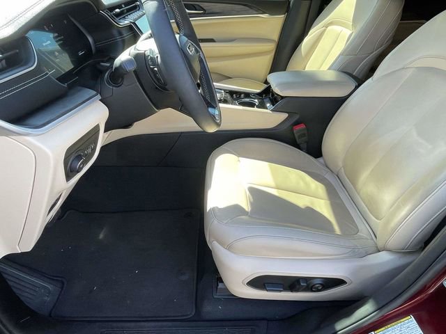 Used 2023 Jeep Grand Cherokee Limited w/ Black Appearance Package image 16