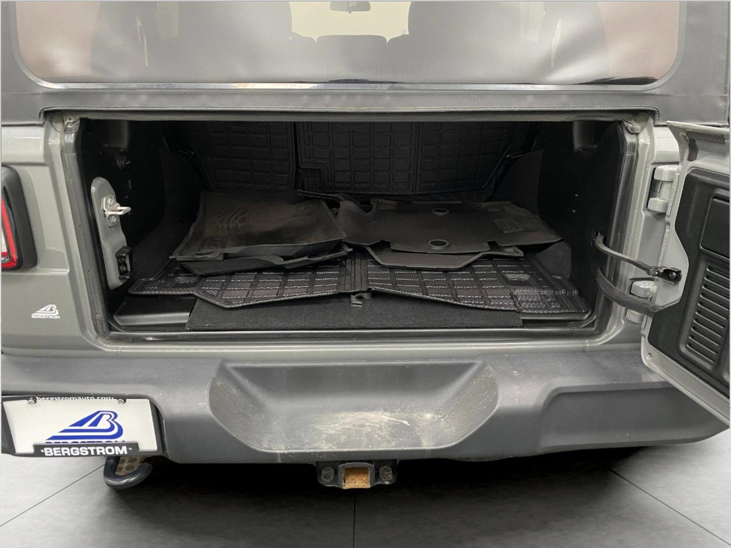 Used 2023 Jeep Wrangler Unlimited Sport image 7